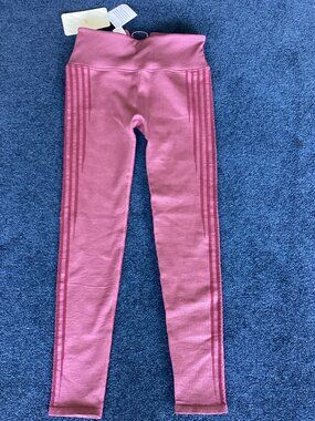 Fabletics Pink Ribbed Seamless High-waisted Statement Legging – NWT – Small